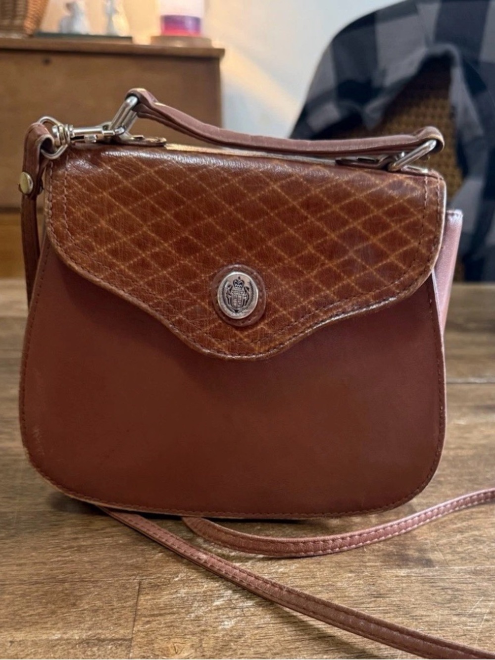 VTG Liz Claiborne Brown Leather Crossbody Bag Crest Logo Diamond Flap